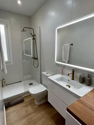 Banyo; fayans zemin, tadilatlı, doğal ışık
