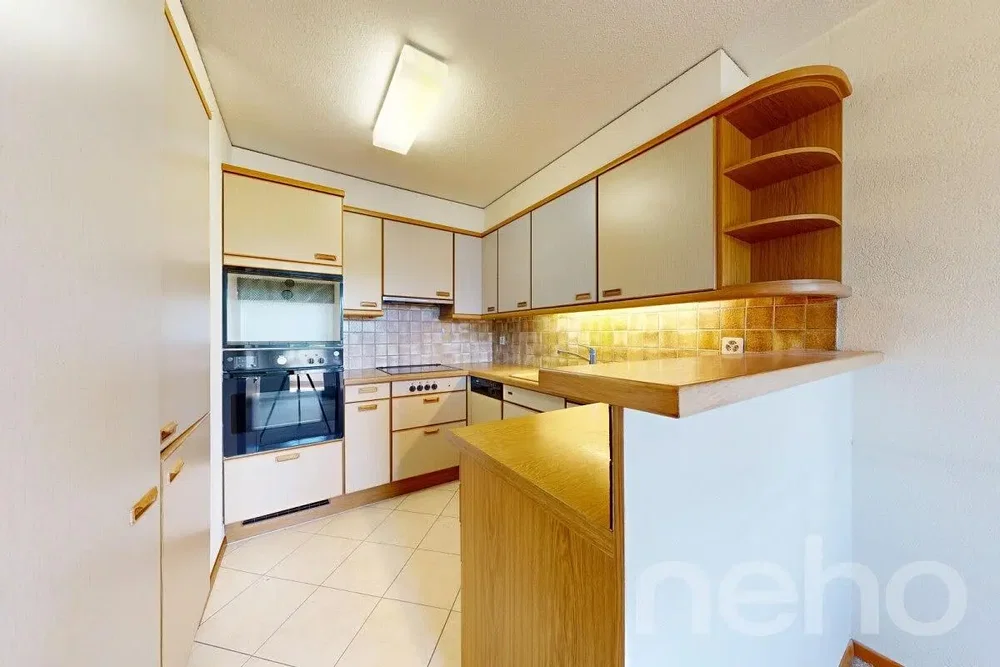 Cuisine; électroménager, carrelage, nécessite rénovation