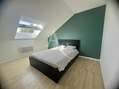 Schlafzimmer; holzboden, tageslicht