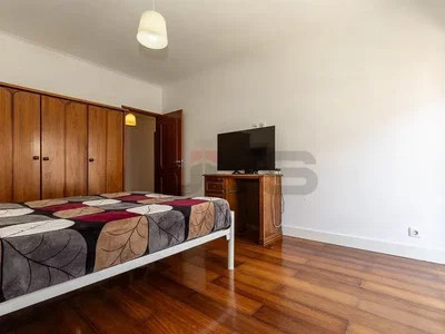 Bedroom; wood floor, natural light