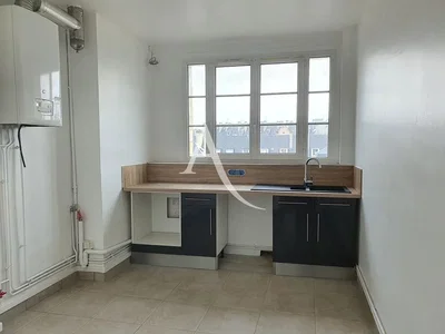 Kitchen; tile floor, view