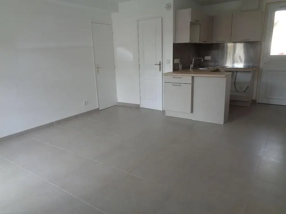 Kuhinja; pločice, kuhinjski aparati