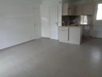 Kuhinja; pločice, kuhinjski aparati