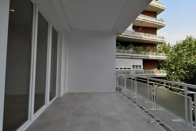 Balkon; dlažba, výhled, přirozené světlo