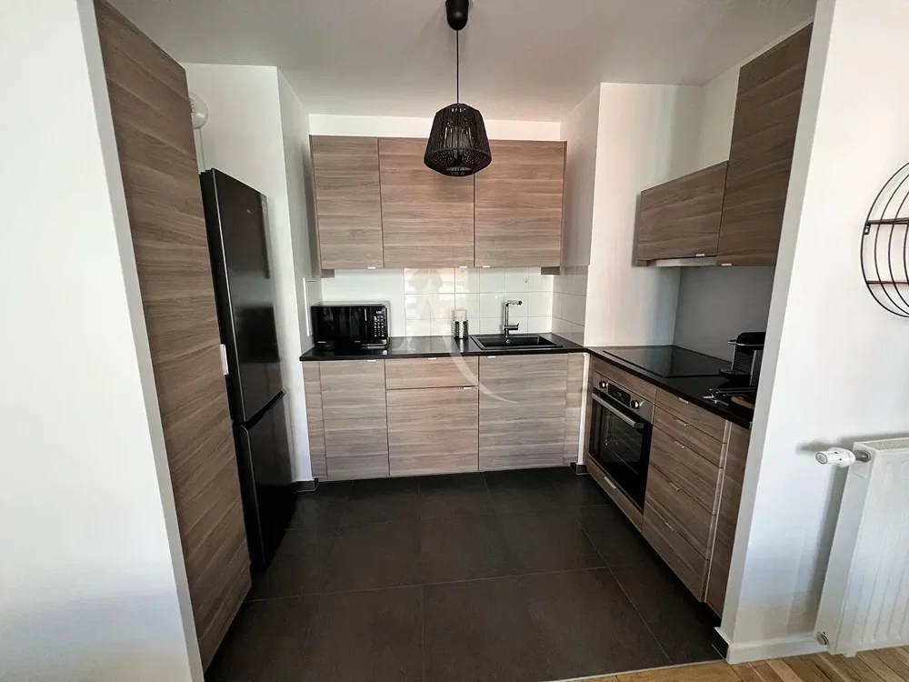 Kuhinja; kuhinjski aparati, pločice, renoviran, prirodno svjetlo
