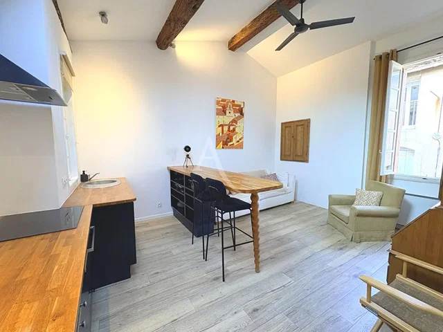 Wohnzimmer; küchengeräte, holzboden, tageslicht, moderner stil
