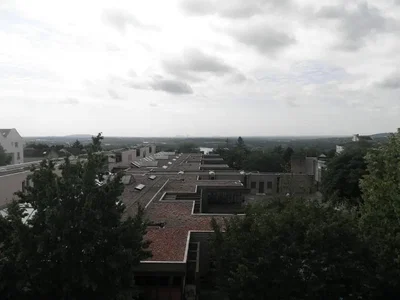 Kuća i okolina; pogled