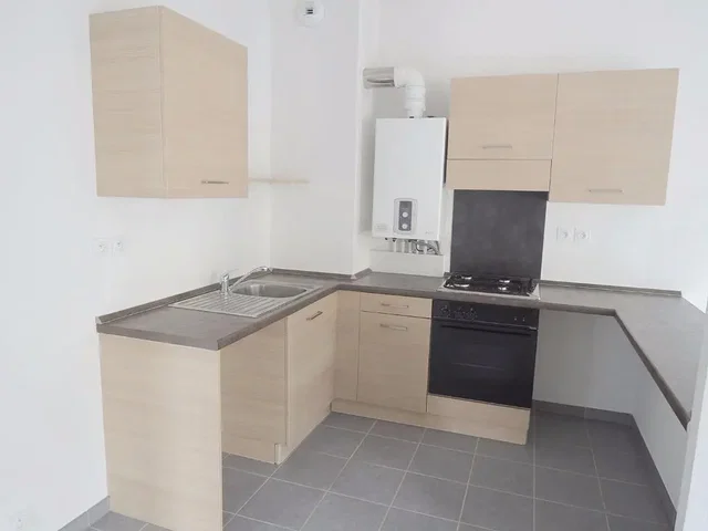 Kitchen; tile floor, kitchen appliances