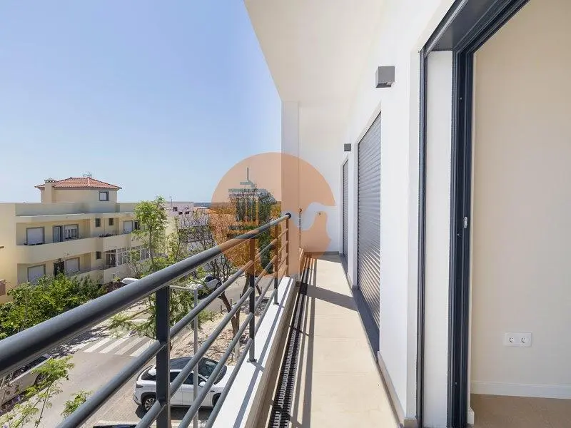 Balkon; pogled, prirodno svjetlo