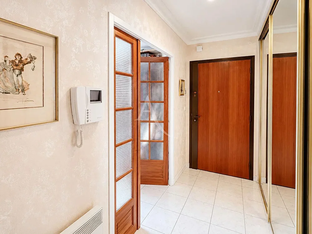 Garderobe; fliesenboden