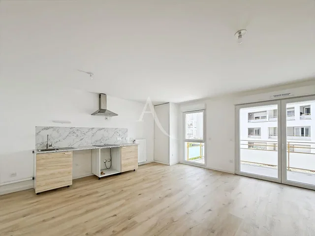 Kitchen; wood floor, natural light, renovated