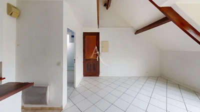 Ostalo; pločice, prirodno svjetlo