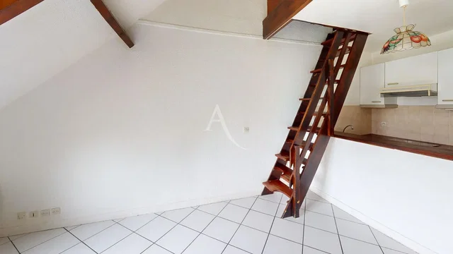 Kitchen; tile floor, kitchen appliances