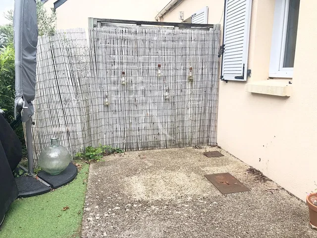 Terrace; natural light, needs renovation