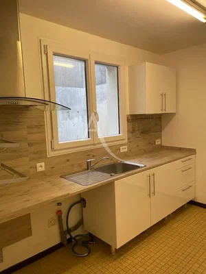 Kuhinja; pločice, potrebna renovacija
