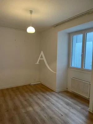 Ostalo; drveni pod, prirodno svjetlo