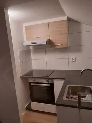 Cuisine; électroménager, carrelage, nécessite rénovation