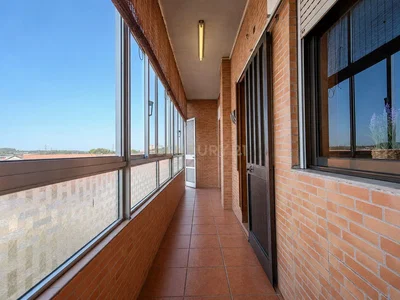 Balkon; fliesenboden, blick, tageslicht