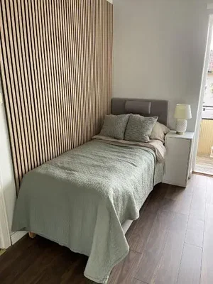 Chambre; lumière naturelle, parquet