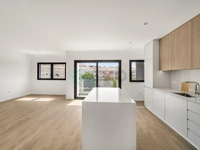 Cuisine; électroménager, parquet, lumière naturelle
