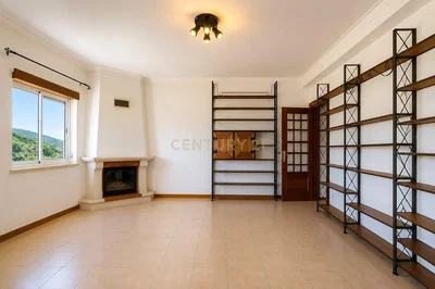 Salon; cheminée, lumière naturelle, carrelage