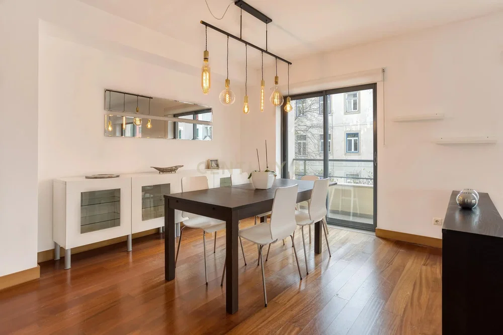 Wohnzimmer; holzboden, tageslicht, moderner stil