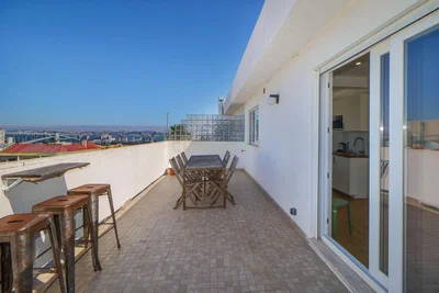 Terrazza; vista, pavimento in piastrelle