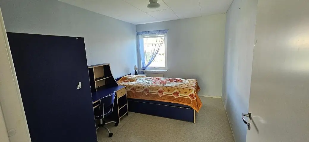 Chambre; lumière naturelle, parquet