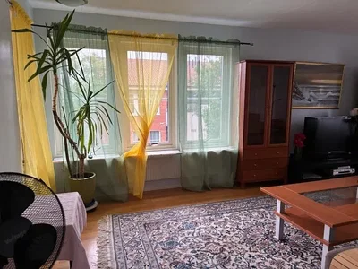 Salon; lumière naturelle, parquet