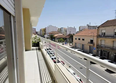 Balkón; výhľad, dlažba