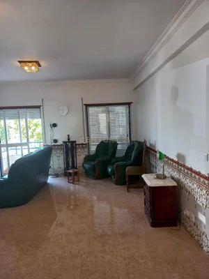 Wohnzimmer; fliesenboden, tageslicht
