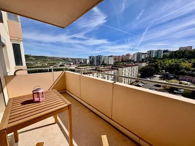 Balkon; pogled, prirodno svjetlo