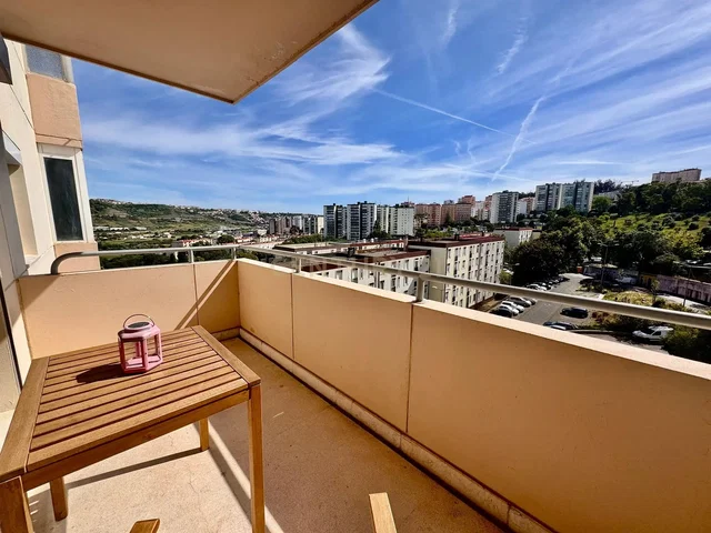 Balkon; pogled, prirodno svjetlo