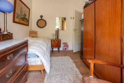 Schlafzimmer; holzboden, tageslicht