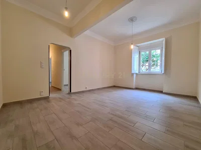 Obývací pokoj; dlažba, přirozené světlo