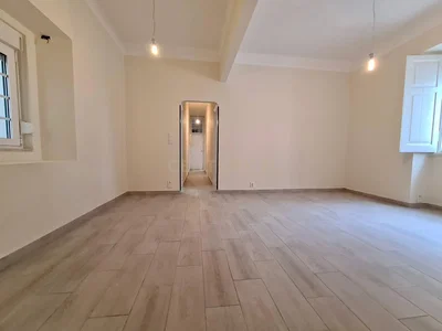 Obývací pokoj; dlažba, přirozené světlo