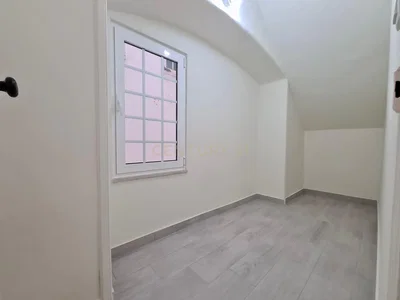 Ostatní; dlažba, přirozené světlo