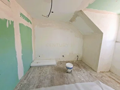 Ostalo; potrebna renovacija, prirodno svjetlo