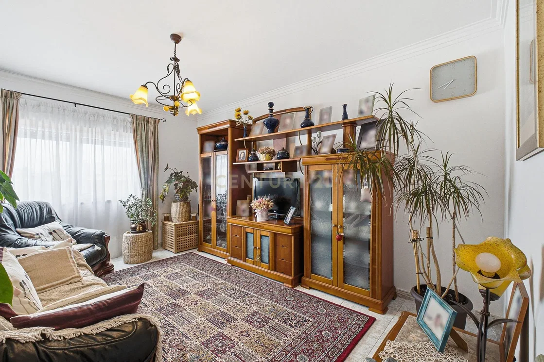 Obývací pokoj; přirozené světlo, rustikální styl