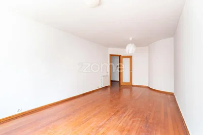 Salon; parquet, lumière naturelle