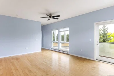 Salon; parquet, lumière naturelle, vue