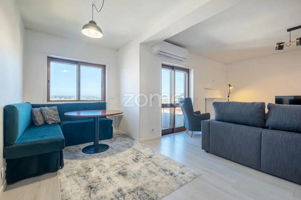 Salon; vue, lumière naturelle, style moderne, carrelage