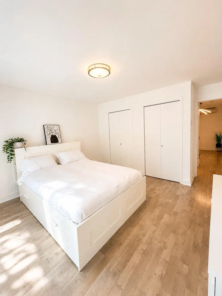 Chambre; parquet, lumière naturelle