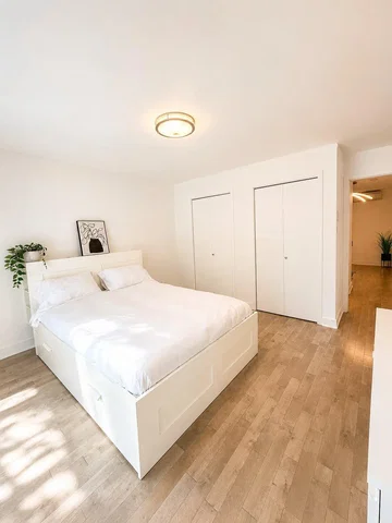 Bedroom; wood floor, natural light