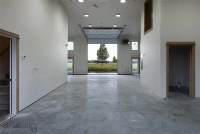 Otro; necesita renovación, luz natural