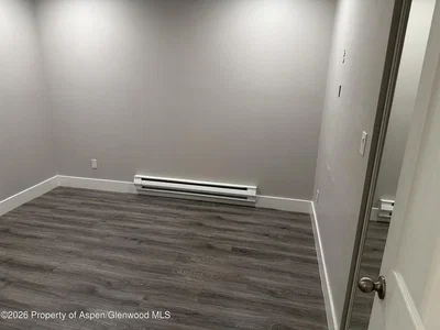 Otro; suelo de madera, luz natural