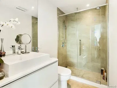 Salle de bain; carrelage, lumière naturelle, rénové