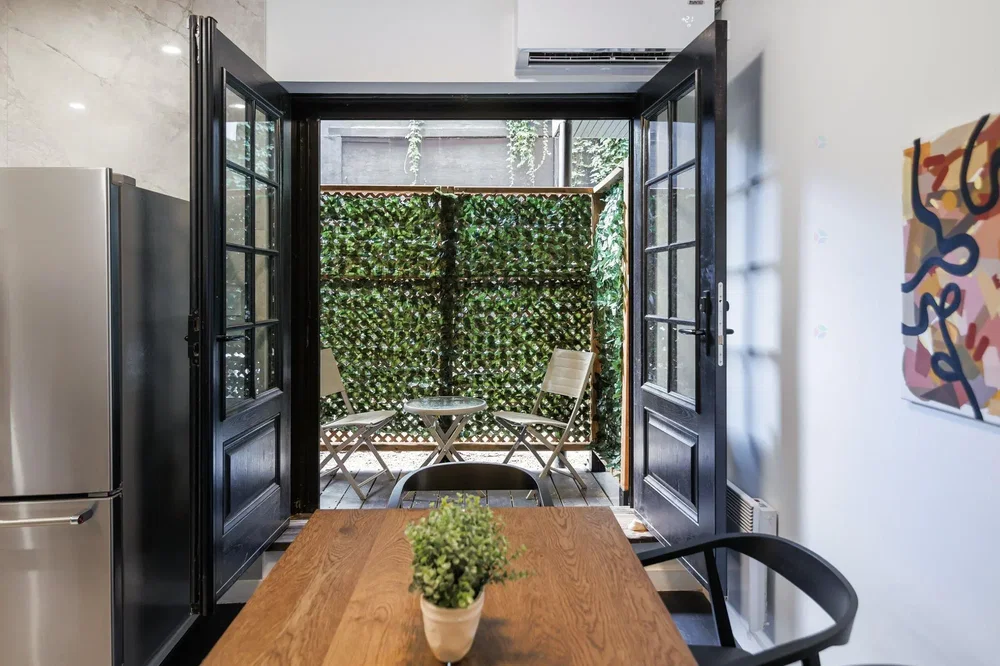 Cuisine; électroménager, lumière naturelle, parquet