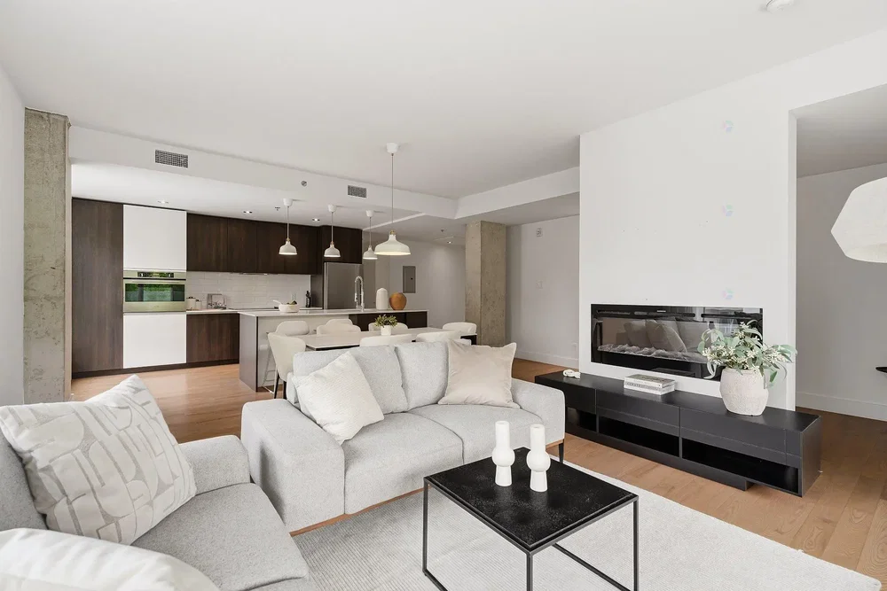 Living room; natural light, modern style, wood floor