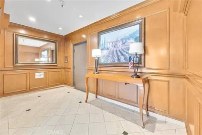 Cloakroom; tile floor, natural light
